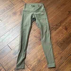 Size 4 lululemon leggings 🍋